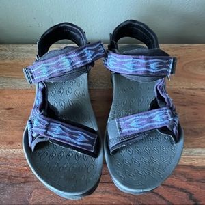 Teva SN 6430 Velcro sandals Size 6 purple & blue